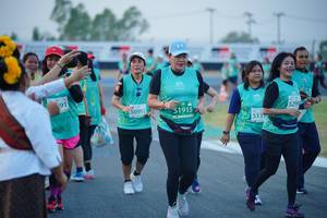 BIB: 30992, 1915, 5299, 513
                            <button type="button" onclick="openModal(10460992)" class="btn btn-primary btn-sm float-right btn-popup" data-toggle="modal" data-target=".modal-high-quality">
                        <i class="fas fa-shopping-cart"></i> Add to Cart
                    </button>
                                            <button type="button" onclick="isThisMe(10460992, true)" class="btn btn-success btn-sm float-right btn-popup btn-isme hidden" data-toggle="tooltip" data-placement="bottom" title="นี่คือรูปของคุณใช่ไหม คลิกที่นี่เพื่อเอาเข้าอัลบั้ม">
                        <i class="fas fa-plus"></i> Add to album
                    </button>
                    <button type="button" onclick="isThisMe(10460992, false)" class="btn btn-warning btn-sm float-right btn-popup btn-isnotme hidden">
                        <i class="fas fa-ban"></i> Remove from album
                    </button>