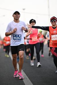 BIB: 40262, 2216, 2375
                            <button type="button" onclick="openModal(12352450)" class="btn btn-primary btn-sm float-right btn-popup" data-toggle="modal" data-target=".modal-high-quality">
                        <i class="fas fa-shopping-cart"></i> Add to Cart
                    </button>
                                            <button type="button" onclick="isThisMe(12352450, true)" class="btn btn-success btn-sm float-right btn-popup btn-isme hidden" data-toggle="tooltip" data-placement="bottom" title="นี่คือรูปของคุณใช่ไหม คลิกที่นี่เพื่อเอาเข้าอัลบั้ม">
                        <i class="fas fa-plus"></i> Add to album
                    </button>
                    <button type="button" onclick="isThisMe(12352450, false)" class="btn btn-warning btn-sm float-right btn-popup btn-isnotme hidden">
                        <i class="fas fa-ban"></i> Remove from album
                    </button>