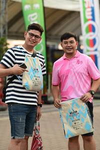 BIB: 
                            <button type="button" onclick="openModal(12274804)" class="btn btn-primary btn-sm float-right btn-popup" data-toggle="modal" data-target=".modal-high-quality">
                        <i class="fas fa-shopping-cart"></i> Add to Cart
                    </button>
                                            <button type="button" onclick="isThisMe(12274804, true)" class="btn btn-success btn-sm float-right btn-popup btn-isme hidden" data-toggle="tooltip" data-placement="bottom" title="นี่คือรูปของคุณใช่ไหม คลิกที่นี่เพื่อเอาเข้าอัลบั้ม">
                        <i class="fas fa-plus"></i> Add to album
                    </button>
                    <button type="button" onclick="isThisMe(12274804, false)" class="btn btn-warning btn-sm float-right btn-popup btn-isnotme hidden">
                        <i class="fas fa-ban"></i> Remove from album
                    </button>