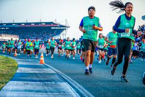 BIB: 520, 52442, 1824
                            <button type="button" onclick="openModal(10560096)" class="btn btn-primary btn-sm float-right btn-popup" data-toggle="modal" data-target=".modal-high-quality">
                        <i class="fas fa-shopping-cart"></i> Add to Cart
                    </button>
                                            <button type="button" onclick="isThisMe(10560096, true)" class="btn btn-success btn-sm float-right btn-popup btn-isme hidden" data-toggle="tooltip" data-placement="bottom" title="นี่คือรูปของคุณใช่ไหม คลิกที่นี่เพื่อเอาเข้าอัลบั้ม">
                        <i class="fas fa-plus"></i> Add to album
                    </button>
                    <button type="button" onclick="isThisMe(10560096, false)" class="btn btn-warning btn-sm float-right btn-popup btn-isnotme hidden">
                        <i class="fas fa-ban"></i> Remove from album
                    </button>