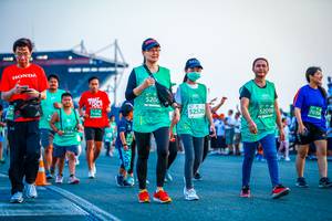 BIB: 520, 52520, 71442, 52098, 7030, 164
                            <button type="button" onclick="openModal(10563061)" class="btn btn-primary btn-sm float-right btn-popup" data-toggle="modal" data-target=".modal-high-quality">
                        <i class="fas fa-shopping-cart"></i> Add to Cart
                    </button>
                                            <button type="button" onclick="isThisMe(10563061, true)" class="btn btn-success btn-sm float-right btn-popup btn-isme hidden" data-toggle="tooltip" data-placement="bottom" title="นี่คือรูปของคุณใช่ไหม คลิกที่นี่เพื่อเอาเข้าอัลบั้ม">
                        <i class="fas fa-plus"></i> Add to album
                    </button>
                    <button type="button" onclick="isThisMe(10563061, false)" class="btn btn-warning btn-sm float-right btn-popup btn-isnotme hidden">
                        <i class="fas fa-ban"></i> Remove from album
                    </button>