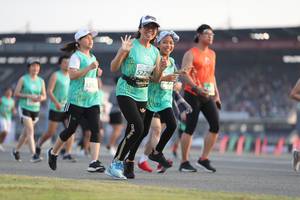 BIB: 527
                            <button type="button" onclick="openModal(10573717)" class="btn btn-primary btn-sm float-right btn-popup" data-toggle="modal" data-target=".modal-high-quality">
                        <i class="fas fa-shopping-cart"></i> Add to Cart
                    </button>
                                            <button type="button" onclick="isThisMe(10573717, true)" class="btn btn-success btn-sm float-right btn-popup btn-isme hidden" data-toggle="tooltip" data-placement="bottom" title="นี่คือรูปของคุณใช่ไหม คลิกที่นี่เพื่อเอาเข้าอัลบั้ม">
                        <i class="fas fa-plus"></i> Add to album
                    </button>
                    <button type="button" onclick="isThisMe(10573717, false)" class="btn btn-warning btn-sm float-right btn-popup btn-isnotme hidden">
                        <i class="fas fa-ban"></i> Remove from album
                    </button>