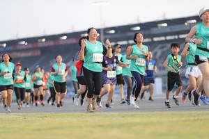 BIB: 51178, 80228, 50007
                            <button type="button" onclick="openModal(10573838)" class="btn btn-primary btn-sm float-right btn-popup" data-toggle="modal" data-target=".modal-high-quality">
                        <i class="fas fa-shopping-cart"></i> Add to Cart
                    </button>
                                            <button type="button" onclick="isThisMe(10573838, true)" class="btn btn-success btn-sm float-right btn-popup btn-isme hidden" data-toggle="tooltip" data-placement="bottom" title="นี่คือรูปของคุณใช่ไหม คลิกที่นี่เพื่อเอาเข้าอัลบั้ม">
                        <i class="fas fa-plus"></i> Add to album
                    </button>
                    <button type="button" onclick="isThisMe(10573838, false)" class="btn btn-warning btn-sm float-right btn-popup btn-isnotme hidden">
                        <i class="fas fa-ban"></i> Remove from album
                    </button>