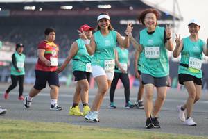 BIB: 1114, 83391, 83389
                            <button type="button" onclick="openModal(10574960)" class="btn btn-primary btn-sm float-right btn-popup" data-toggle="modal" data-target=".modal-high-quality">
                        <i class="fas fa-shopping-cart"></i> Add to Cart
                    </button>
                                            <button type="button" onclick="isThisMe(10574960, true)" class="btn btn-success btn-sm float-right btn-popup btn-isme hidden" data-toggle="tooltip" data-placement="bottom" title="นี่คือรูปของคุณใช่ไหม คลิกที่นี่เพื่อเอาเข้าอัลบั้ม">
                        <i class="fas fa-plus"></i> Add to album
                    </button>
                    <button type="button" onclick="isThisMe(10574960, false)" class="btn btn-warning btn-sm float-right btn-popup btn-isnotme hidden">
                        <i class="fas fa-ban"></i> Remove from album
                    </button>