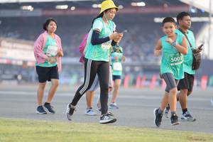 BIB: 1132, 5003
                            <button type="button" onclick="openModal(10575043)" class="btn btn-primary btn-sm float-right btn-popup" data-toggle="modal" data-target=".modal-high-quality">
                        <i class="fas fa-shopping-cart"></i> Add to Cart
                    </button>
                                            <button type="button" onclick="isThisMe(10575043, true)" class="btn btn-success btn-sm float-right btn-popup btn-isme hidden" data-toggle="tooltip" data-placement="bottom" title="นี่คือรูปของคุณใช่ไหม คลิกที่นี่เพื่อเอาเข้าอัลบั้ม">
                        <i class="fas fa-plus"></i> Add to album
                    </button>
                    <button type="button" onclick="isThisMe(10575043, false)" class="btn btn-warning btn-sm float-right btn-popup btn-isnotme hidden">
                        <i class="fas fa-ban"></i> Remove from album
                    </button>