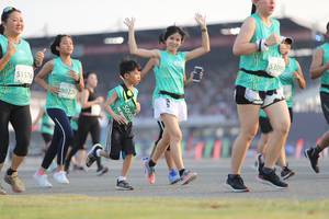 BIB: 5309, 51178, 80228, 5000
                            <button type="button" onclick="openModal(10573845)" class="btn btn-primary btn-sm float-right btn-popup" data-toggle="modal" data-target=".modal-high-quality">
                        <i class="fas fa-shopping-cart"></i> Add to Cart
                    </button>
                                            <button type="button" onclick="isThisMe(10573845, true)" class="btn btn-success btn-sm float-right btn-popup btn-isme hidden" data-toggle="tooltip" data-placement="bottom" title="นี่คือรูปของคุณใช่ไหม คลิกที่นี่เพื่อเอาเข้าอัลบั้ม">
                        <i class="fas fa-plus"></i> Add to album
                    </button>
                    <button type="button" onclick="isThisMe(10573845, false)" class="btn btn-warning btn-sm float-right btn-popup btn-isnotme hidden">
                        <i class="fas fa-ban"></i> Remove from album
                    </button>