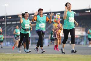 BIB: 523, 52884, 52564
                            <button type="button" onclick="openModal(10574325)" class="btn btn-primary btn-sm float-right btn-popup" data-toggle="modal" data-target=".modal-high-quality">
                        <i class="fas fa-shopping-cart"></i> Add to Cart
                    </button>
                                            <button type="button" onclick="isThisMe(10574325, true)" class="btn btn-success btn-sm float-right btn-popup btn-isme hidden" data-toggle="tooltip" data-placement="bottom" title="นี่คือรูปของคุณใช่ไหม คลิกที่นี่เพื่อเอาเข้าอัลบั้ม">
                        <i class="fas fa-plus"></i> Add to album
                    </button>
                    <button type="button" onclick="isThisMe(10574325, false)" class="btn btn-warning btn-sm float-right btn-popup btn-isnotme hidden">
                        <i class="fas fa-ban"></i> Remove from album
                    </button>