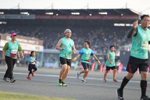 BIB: 5290
                            <button type="button" onclick="openModal(10574434)" class="btn btn-primary btn-sm float-right btn-popup" data-toggle="modal" data-target=".modal-high-quality">
                        <i class="fas fa-shopping-cart"></i> Add to Cart
                    </button>
                                            <button type="button" onclick="isThisMe(10574434, true)" class="btn btn-success btn-sm float-right btn-popup btn-isme hidden" data-toggle="tooltip" data-placement="bottom" title="นี่คือรูปของคุณใช่ไหม คลิกที่นี่เพื่อเอาเข้าอัลบั้ม">
                        <i class="fas fa-plus"></i> Add to album
                    </button>
                    <button type="button" onclick="isThisMe(10574434, false)" class="btn btn-warning btn-sm float-right btn-popup btn-isnotme hidden">
                        <i class="fas fa-ban"></i> Remove from album
                    </button>