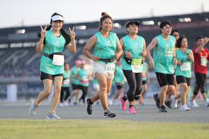 BIB: 204, 1302, 512
                            <button type="button" onclick="openModal(10573813)" class="btn btn-primary btn-sm float-right btn-popup" data-toggle="modal" data-target=".modal-high-quality">
                        <i class="fas fa-shopping-cart"></i> Add to Cart
                    </button>
                                            <button type="button" onclick="isThisMe(10573813, true)" class="btn btn-success btn-sm float-right btn-popup btn-isme hidden" data-toggle="tooltip" data-placement="bottom" title="นี่คือรูปของคุณใช่ไหม คลิกที่นี่เพื่อเอาเข้าอัลบั้ม">
                        <i class="fas fa-plus"></i> Add to album
                    </button>
                    <button type="button" onclick="isThisMe(10573813, false)" class="btn btn-warning btn-sm float-right btn-popup btn-isnotme hidden">
                        <i class="fas fa-ban"></i> Remove from album
                    </button>