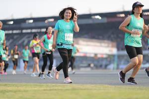 BIB: 5112
                            <button type="button" onclick="openModal(10573948)" class="btn btn-primary btn-sm float-right btn-popup" data-toggle="modal" data-target=".modal-high-quality">
                        <i class="fas fa-shopping-cart"></i> Add to Cart
                    </button>
                                            <button type="button" onclick="isThisMe(10573948, true)" class="btn btn-success btn-sm float-right btn-popup btn-isme hidden" data-toggle="tooltip" data-placement="bottom" title="นี่คือรูปของคุณใช่ไหม คลิกที่นี่เพื่อเอาเข้าอัลบั้ม">
                        <i class="fas fa-plus"></i> Add to album
                    </button>
                    <button type="button" onclick="isThisMe(10573948, false)" class="btn btn-warning btn-sm float-right btn-popup btn-isnotme hidden">
                        <i class="fas fa-ban"></i> Remove from album
                    </button>