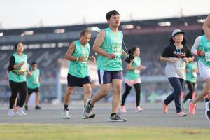 BIB: 51801, 526
                            <button type="button" onclick="openModal(10573785)" class="btn btn-primary btn-sm float-right btn-popup" data-toggle="modal" data-target=".modal-high-quality">
                        <i class="fas fa-shopping-cart"></i> Add to Cart
                    </button>
                                            <button type="button" onclick="isThisMe(10573785, true)" class="btn btn-success btn-sm float-right btn-popup btn-isme hidden" data-toggle="tooltip" data-placement="bottom" title="นี่คือรูปของคุณใช่ไหม คลิกที่นี่เพื่อเอาเข้าอัลบั้ม">
                        <i class="fas fa-plus"></i> Add to album
                    </button>
                    <button type="button" onclick="isThisMe(10573785, false)" class="btn btn-warning btn-sm float-right btn-popup btn-isnotme hidden">
                        <i class="fas fa-ban"></i> Remove from album
                    </button>