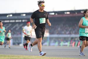 BIB: 502, 157
                            <button type="button" onclick="openModal(10573553)" class="btn btn-primary btn-sm float-right btn-popup" data-toggle="modal" data-target=".modal-high-quality">
                        <i class="fas fa-shopping-cart"></i> Add to Cart
                    </button>
                                            <button type="button" onclick="isThisMe(10573553, true)" class="btn btn-success btn-sm float-right btn-popup btn-isme hidden" data-toggle="tooltip" data-placement="bottom" title="นี่คือรูปของคุณใช่ไหม คลิกที่นี่เพื่อเอาเข้าอัลบั้ม">
                        <i class="fas fa-plus"></i> Add to album
                    </button>
                    <button type="button" onclick="isThisMe(10573553, false)" class="btn btn-warning btn-sm float-right btn-popup btn-isnotme hidden">
                        <i class="fas fa-ban"></i> Remove from album
                    </button>