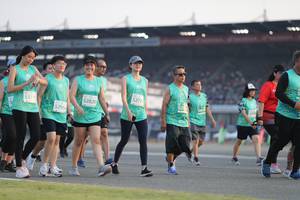 BIB: 52735, 520, 52820, 531, 5295
                            <button type="button" onclick="openModal(10575106)" class="btn btn-primary btn-sm float-right btn-popup" data-toggle="modal" data-target=".modal-high-quality">
                        <i class="fas fa-shopping-cart"></i> Add to Cart
                    </button>
                                            <button type="button" onclick="isThisMe(10575106, true)" class="btn btn-success btn-sm float-right btn-popup btn-isme hidden" data-toggle="tooltip" data-placement="bottom" title="นี่คือรูปของคุณใช่ไหม คลิกที่นี่เพื่อเอาเข้าอัลบั้ม">
                        <i class="fas fa-plus"></i> Add to album
                    </button>
                    <button type="button" onclick="isThisMe(10575106, false)" class="btn btn-warning btn-sm float-right btn-popup btn-isnotme hidden">
                        <i class="fas fa-ban"></i> Remove from album
                    </button>