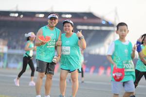 BIB: 50168, 51246, 702
                            <button type="button" onclick="openModal(10574824)" class="btn btn-primary btn-sm float-right btn-popup" data-toggle="modal" data-target=".modal-high-quality">
                        <i class="fas fa-shopping-cart"></i> Add to Cart
                    </button>
                                            <button type="button" onclick="isThisMe(10574824, true)" class="btn btn-success btn-sm float-right btn-popup btn-isme hidden" data-toggle="tooltip" data-placement="bottom" title="นี่คือรูปของคุณใช่ไหม คลิกที่นี่เพื่อเอาเข้าอัลบั้ม">
                        <i class="fas fa-plus"></i> Add to album
                    </button>
                    <button type="button" onclick="isThisMe(10574824, false)" class="btn btn-warning btn-sm float-right btn-popup btn-isnotme hidden">
                        <i class="fas fa-ban"></i> Remove from album
                    </button>