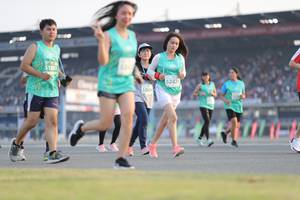 BIB: 1801, 52424, 5268
                            <button type="button" onclick="openModal(10573784)" class="btn btn-primary btn-sm float-right btn-popup" data-toggle="modal" data-target=".modal-high-quality">
                        <i class="fas fa-shopping-cart"></i> Add to Cart
                    </button>
                                            <button type="button" onclick="isThisMe(10573784, true)" class="btn btn-success btn-sm float-right btn-popup btn-isme hidden" data-toggle="tooltip" data-placement="bottom" title="นี่คือรูปของคุณใช่ไหม คลิกที่นี่เพื่อเอาเข้าอัลบั้ม">
                        <i class="fas fa-plus"></i> Add to album
                    </button>
                    <button type="button" onclick="isThisMe(10573784, false)" class="btn btn-warning btn-sm float-right btn-popup btn-isnotme hidden">
                        <i class="fas fa-ban"></i> Remove from album
                    </button>