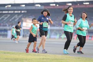 BIB: 291, 5207, 3151
                            <button type="button" onclick="openModal(10575159)" class="btn btn-primary btn-sm float-right btn-popup" data-toggle="modal" data-target=".modal-high-quality">
                        <i class="fas fa-shopping-cart"></i> Add to Cart
                    </button>
                                            <button type="button" onclick="isThisMe(10575159, true)" class="btn btn-success btn-sm float-right btn-popup btn-isme hidden" data-toggle="tooltip" data-placement="bottom" title="นี่คือรูปของคุณใช่ไหม คลิกที่นี่เพื่อเอาเข้าอัลบั้ม">
                        <i class="fas fa-plus"></i> Add to album
                    </button>
                    <button type="button" onclick="isThisMe(10575159, false)" class="btn btn-warning btn-sm float-right btn-popup btn-isnotme hidden">
                        <i class="fas fa-ban"></i> Remove from album
                    </button>