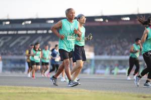 BIB: 50422
                            <button type="button" onclick="openModal(10573954)" class="btn btn-primary btn-sm float-right btn-popup" data-toggle="modal" data-target=".modal-high-quality">
                        <i class="fas fa-shopping-cart"></i> Add to Cart
                    </button>
                                            <button type="button" onclick="isThisMe(10573954, true)" class="btn btn-success btn-sm float-right btn-popup btn-isme hidden" data-toggle="tooltip" data-placement="bottom" title="นี่คือรูปของคุณใช่ไหม คลิกที่นี่เพื่อเอาเข้าอัลบั้ม">
                        <i class="fas fa-plus"></i> Add to album
                    </button>
                    <button type="button" onclick="isThisMe(10573954, false)" class="btn btn-warning btn-sm float-right btn-popup btn-isnotme hidden">
                        <i class="fas fa-ban"></i> Remove from album
                    </button>