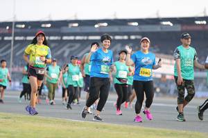 BIB: 5040, 525, 53462, 70411, 5213
                            <button type="button" onclick="openModal(10575063)" class="btn btn-primary btn-sm float-right btn-popup" data-toggle="modal" data-target=".modal-high-quality">
                        <i class="fas fa-shopping-cart"></i> Add to Cart
                    </button>
                                            <button type="button" onclick="isThisMe(10575063, true)" class="btn btn-success btn-sm float-right btn-popup btn-isme hidden" data-toggle="tooltip" data-placement="bottom" title="นี่คือรูปของคุณใช่ไหม คลิกที่นี่เพื่อเอาเข้าอัลบั้ม">
                        <i class="fas fa-plus"></i> Add to album
                    </button>
                    <button type="button" onclick="isThisMe(10575063, false)" class="btn btn-warning btn-sm float-right btn-popup btn-isnotme hidden">
                        <i class="fas fa-ban"></i> Remove from album
                    </button>