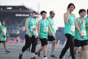 BIB: 531, 525, 155
                            <button type="button" onclick="openModal(10575117)" class="btn btn-primary btn-sm float-right btn-popup" data-toggle="modal" data-target=".modal-high-quality">
                        <i class="fas fa-shopping-cart"></i> Add to Cart
                    </button>
                                            <button type="button" onclick="isThisMe(10575117, true)" class="btn btn-success btn-sm float-right btn-popup btn-isme hidden" data-toggle="tooltip" data-placement="bottom" title="นี่คือรูปของคุณใช่ไหม คลิกที่นี่เพื่อเอาเข้าอัลบั้ม">
                        <i class="fas fa-plus"></i> Add to album
                    </button>
                    <button type="button" onclick="isThisMe(10575117, false)" class="btn btn-warning btn-sm float-right btn-popup btn-isnotme hidden">
                        <i class="fas fa-ban"></i> Remove from album
                    </button>