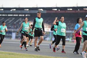 BIB: 50116, 5130, 50613
                            <button type="button" onclick="openModal(10574457)" class="btn btn-primary btn-sm float-right btn-popup" data-toggle="modal" data-target=".modal-high-quality">
                        <i class="fas fa-shopping-cart"></i> Add to Cart
                    </button>
                                            <button type="button" onclick="isThisMe(10574457, true)" class="btn btn-success btn-sm float-right btn-popup btn-isme hidden" data-toggle="tooltip" data-placement="bottom" title="นี่คือรูปของคุณใช่ไหม คลิกที่นี่เพื่อเอาเข้าอัลบั้ม">
                        <i class="fas fa-plus"></i> Add to album
                    </button>
                    <button type="button" onclick="isThisMe(10574457, false)" class="btn btn-warning btn-sm float-right btn-popup btn-isnotme hidden">
                        <i class="fas fa-ban"></i> Remove from album
                    </button>