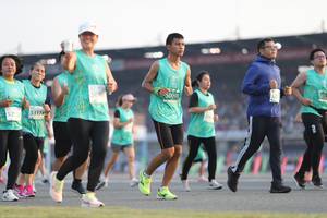 BIB: 0098, 53174
                            <button type="button" onclick="openModal(10573984)" class="btn btn-primary btn-sm float-right btn-popup" data-toggle="modal" data-target=".modal-high-quality">
                        <i class="fas fa-shopping-cart"></i> Add to Cart
                    </button>
                                            <button type="button" onclick="isThisMe(10573984, true)" class="btn btn-success btn-sm float-right btn-popup btn-isme hidden" data-toggle="tooltip" data-placement="bottom" title="นี่คือรูปของคุณใช่ไหม คลิกที่นี่เพื่อเอาเข้าอัลบั้ม">
                        <i class="fas fa-plus"></i> Add to album
                    </button>
                    <button type="button" onclick="isThisMe(10573984, false)" class="btn btn-warning btn-sm float-right btn-popup btn-isnotme hidden">
                        <i class="fas fa-ban"></i> Remove from album
                    </button>