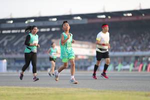 BIB: 100, 5157
                            <button type="button" onclick="openModal(10573556)" class="btn btn-primary btn-sm float-right btn-popup" data-toggle="modal" data-target=".modal-high-quality">
                        <i class="fas fa-shopping-cart"></i> Add to Cart
                    </button>
                                            <button type="button" onclick="isThisMe(10573556, true)" class="btn btn-success btn-sm float-right btn-popup btn-isme hidden" data-toggle="tooltip" data-placement="bottom" title="นี่คือรูปของคุณใช่ไหม คลิกที่นี่เพื่อเอาเข้าอัลบั้ม">
                        <i class="fas fa-plus"></i> Add to album
                    </button>
                    <button type="button" onclick="isThisMe(10573556, false)" class="btn btn-warning btn-sm float-right btn-popup btn-isnotme hidden">
                        <i class="fas fa-ban"></i> Remove from album
                    </button>