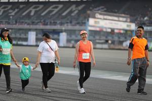 BIB: 53214, 52215
                            <button type="button" onclick="openModal(10575679)" class="btn btn-primary btn-sm float-right btn-popup" data-toggle="modal" data-target=".modal-high-quality">
                        <i class="fas fa-shopping-cart"></i> Add to Cart
                    </button>
                                            <button type="button" onclick="isThisMe(10575679, true)" class="btn btn-success btn-sm float-right btn-popup btn-isme hidden" data-toggle="tooltip" data-placement="bottom" title="นี่คือรูปของคุณใช่ไหม คลิกที่นี่เพื่อเอาเข้าอัลบั้ม">
                        <i class="fas fa-plus"></i> Add to album
                    </button>
                    <button type="button" onclick="isThisMe(10575679, false)" class="btn btn-warning btn-sm float-right btn-popup btn-isnotme hidden">
                        <i class="fas fa-ban"></i> Remove from album
                    </button>