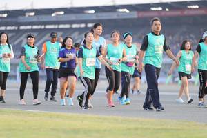 BIB: 518, 52929
                            <button type="button" onclick="openModal(10574631)" class="btn btn-primary btn-sm float-right btn-popup" data-toggle="modal" data-target=".modal-high-quality">
                        <i class="fas fa-shopping-cart"></i> Add to Cart
                    </button>
                                            <button type="button" onclick="isThisMe(10574631, true)" class="btn btn-success btn-sm float-right btn-popup btn-isme hidden" data-toggle="tooltip" data-placement="bottom" title="นี่คือรูปของคุณใช่ไหม คลิกที่นี่เพื่อเอาเข้าอัลบั้ม">
                        <i class="fas fa-plus"></i> Add to album
                    </button>
                    <button type="button" onclick="isThisMe(10574631, false)" class="btn btn-warning btn-sm float-right btn-popup btn-isnotme hidden">
                        <i class="fas fa-ban"></i> Remove from album
                    </button>