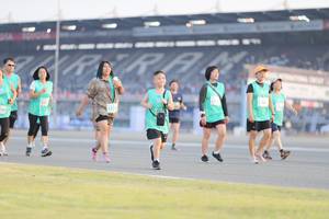 BIB: 512
                            <button type="button" onclick="openModal(10574727)" class="btn btn-primary btn-sm float-right btn-popup" data-toggle="modal" data-target=".modal-high-quality">
                        <i class="fas fa-shopping-cart"></i> Add to Cart
                    </button>
                                            <button type="button" onclick="isThisMe(10574727, true)" class="btn btn-success btn-sm float-right btn-popup btn-isme hidden" data-toggle="tooltip" data-placement="bottom" title="นี่คือรูปของคุณใช่ไหม คลิกที่นี่เพื่อเอาเข้าอัลบั้ม">
                        <i class="fas fa-plus"></i> Add to album
                    </button>
                    <button type="button" onclick="isThisMe(10574727, false)" class="btn btn-warning btn-sm float-right btn-popup btn-isnotme hidden">
                        <i class="fas fa-ban"></i> Remove from album
                    </button>