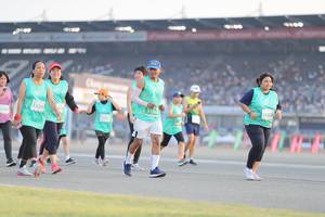 BIB: 1332, 532
                            <button type="button" onclick="openModal(10574768)" class="btn btn-primary btn-sm float-right btn-popup" data-toggle="modal" data-target=".modal-high-quality">
                        <i class="fas fa-shopping-cart"></i> Add to Cart
                    </button>
                                            <button type="button" onclick="isThisMe(10574768, true)" class="btn btn-success btn-sm float-right btn-popup btn-isme hidden" data-toggle="tooltip" data-placement="bottom" title="นี่คือรูปของคุณใช่ไหม คลิกที่นี่เพื่อเอาเข้าอัลบั้ม">
                        <i class="fas fa-plus"></i> Add to album
                    </button>
                    <button type="button" onclick="isThisMe(10574768, false)" class="btn btn-warning btn-sm float-right btn-popup btn-isnotme hidden">
                        <i class="fas fa-ban"></i> Remove from album
                    </button>