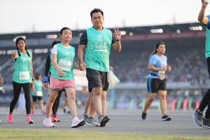 BIB: 52039, 52410, 5053
                            <button type="button" onclick="openModal(10574398)" class="btn btn-primary btn-sm float-right btn-popup" data-toggle="modal" data-target=".modal-high-quality">
                        <i class="fas fa-shopping-cart"></i> Add to Cart
                    </button>
                                            <button type="button" onclick="isThisMe(10574398, true)" class="btn btn-success btn-sm float-right btn-popup btn-isme hidden" data-toggle="tooltip" data-placement="bottom" title="นี่คือรูปของคุณใช่ไหม คลิกที่นี่เพื่อเอาเข้าอัลบั้ม">
                        <i class="fas fa-plus"></i> Add to album
                    </button>
                    <button type="button" onclick="isThisMe(10574398, false)" class="btn btn-warning btn-sm float-right btn-popup btn-isnotme hidden">
                        <i class="fas fa-ban"></i> Remove from album
                    </button>