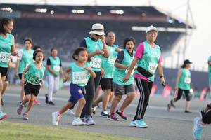 BIB: 5284, 2390, 5227, 52383, 51528
                            <button type="button" onclick="openModal(10574929)" class="btn btn-primary btn-sm float-right btn-popup" data-toggle="modal" data-target=".modal-high-quality">
                        <i class="fas fa-shopping-cart"></i> Add to Cart
                    </button>
                                            <button type="button" onclick="isThisMe(10574929, true)" class="btn btn-success btn-sm float-right btn-popup btn-isme hidden" data-toggle="tooltip" data-placement="bottom" title="นี่คือรูปของคุณใช่ไหม คลิกที่นี่เพื่อเอาเข้าอัลบั้ม">
                        <i class="fas fa-plus"></i> Add to album
                    </button>
                    <button type="button" onclick="isThisMe(10574929, false)" class="btn btn-warning btn-sm float-right btn-popup btn-isnotme hidden">
                        <i class="fas fa-ban"></i> Remove from album
                    </button>