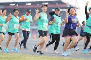 BIB: 512, 52219, 5270, 528
                            <button type="button" onclick="openModal(10574637)" class="btn btn-primary btn-sm float-right btn-popup" data-toggle="modal" data-target=".modal-high-quality">
                        <i class="fas fa-shopping-cart"></i> Add to Cart
                    </button>
                                            <button type="button" onclick="isThisMe(10574637, true)" class="btn btn-success btn-sm float-right btn-popup btn-isme hidden" data-toggle="tooltip" data-placement="bottom" title="นี่คือรูปของคุณใช่ไหม คลิกที่นี่เพื่อเอาเข้าอัลบั้ม">
                        <i class="fas fa-plus"></i> Add to album
                    </button>
                    <button type="button" onclick="isThisMe(10574637, false)" class="btn btn-warning btn-sm float-right btn-popup btn-isnotme hidden">
                        <i class="fas fa-ban"></i> Remove from album
                    </button>