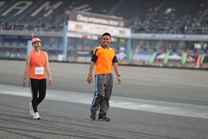 BIB: 52215
                            <button type="button" onclick="openModal(10575677)" class="btn btn-primary btn-sm float-right btn-popup" data-toggle="modal" data-target=".modal-high-quality">
                        <i class="fas fa-shopping-cart"></i> Add to Cart
                    </button>
                                            <button type="button" onclick="isThisMe(10575677, true)" class="btn btn-success btn-sm float-right btn-popup btn-isme hidden" data-toggle="tooltip" data-placement="bottom" title="นี่คือรูปของคุณใช่ไหม คลิกที่นี่เพื่อเอาเข้าอัลบั้ม">
                        <i class="fas fa-plus"></i> Add to album
                    </button>
                    <button type="button" onclick="isThisMe(10575677, false)" class="btn btn-warning btn-sm float-right btn-popup btn-isnotme hidden">
                        <i class="fas fa-ban"></i> Remove from album
                    </button>