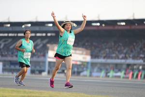 BIB: 53117, 5119
                            <button type="button" onclick="openModal(10573548)" class="btn btn-primary btn-sm float-right btn-popup" data-toggle="modal" data-target=".modal-high-quality">
                        <i class="fas fa-shopping-cart"></i> Add to Cart
                    </button>
                                            <button type="button" onclick="isThisMe(10573548, true)" class="btn btn-success btn-sm float-right btn-popup btn-isme hidden" data-toggle="tooltip" data-placement="bottom" title="นี่คือรูปของคุณใช่ไหม คลิกที่นี่เพื่อเอาเข้าอัลบั้ม">
                        <i class="fas fa-plus"></i> Add to album
                    </button>
                    <button type="button" onclick="isThisMe(10573548, false)" class="btn btn-warning btn-sm float-right btn-popup btn-isnotme hidden">
                        <i class="fas fa-ban"></i> Remove from album
                    </button>