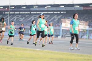 BIB: 833, 531
                            <button type="button" onclick="openModal(10574722)" class="btn btn-primary btn-sm float-right btn-popup" data-toggle="modal" data-target=".modal-high-quality">
                        <i class="fas fa-shopping-cart"></i> Add to Cart
                    </button>
                                            <button type="button" onclick="isThisMe(10574722, true)" class="btn btn-success btn-sm float-right btn-popup btn-isme hidden" data-toggle="tooltip" data-placement="bottom" title="นี่คือรูปของคุณใช่ไหม คลิกที่นี่เพื่อเอาเข้าอัลบั้ม">
                        <i class="fas fa-plus"></i> Add to album
                    </button>
                    <button type="button" onclick="isThisMe(10574722, false)" class="btn btn-warning btn-sm float-right btn-popup btn-isnotme hidden">
                        <i class="fas fa-ban"></i> Remove from album
                    </button>