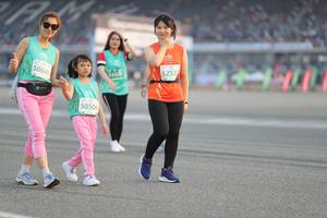 BIB: 5253, 50669, 50508
                            <button type="button" onclick="openModal(10575322)" class="btn btn-primary btn-sm float-right btn-popup" data-toggle="modal" data-target=".modal-high-quality">
                        <i class="fas fa-shopping-cart"></i> Add to Cart
                    </button>
                                            <button type="button" onclick="isThisMe(10575322, true)" class="btn btn-success btn-sm float-right btn-popup btn-isme hidden" data-toggle="tooltip" data-placement="bottom" title="นี่คือรูปของคุณใช่ไหม คลิกที่นี่เพื่อเอาเข้าอัลบั้ม">
                        <i class="fas fa-plus"></i> Add to album
                    </button>
                    <button type="button" onclick="isThisMe(10575322, false)" class="btn btn-warning btn-sm float-right btn-popup btn-isnotme hidden">
                        <i class="fas fa-ban"></i> Remove from album
                    </button>