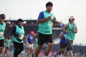 BIB: 52047, 286
                            <button type="button" onclick="openModal(10574035)" class="btn btn-primary btn-sm float-right btn-popup" data-toggle="modal" data-target=".modal-high-quality">
                        <i class="fas fa-shopping-cart"></i> Add to Cart
                    </button>
                                            <button type="button" onclick="isThisMe(10574035, true)" class="btn btn-success btn-sm float-right btn-popup btn-isme hidden" data-toggle="tooltip" data-placement="bottom" title="นี่คือรูปของคุณใช่ไหม คลิกที่นี่เพื่อเอาเข้าอัลบั้ม">
                        <i class="fas fa-plus"></i> Add to album
                    </button>
                    <button type="button" onclick="isThisMe(10574035, false)" class="btn btn-warning btn-sm float-right btn-popup btn-isnotme hidden">
                        <i class="fas fa-ban"></i> Remove from album
                    </button>