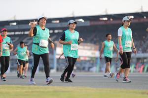 BIB: 526, 53321, 5272
                            <button type="button" onclick="openModal(10574209)" class="btn btn-primary btn-sm float-right btn-popup" data-toggle="modal" data-target=".modal-high-quality">
                        <i class="fas fa-shopping-cart"></i> Add to Cart
                    </button>
                                            <button type="button" onclick="isThisMe(10574209, true)" class="btn btn-success btn-sm float-right btn-popup btn-isme hidden" data-toggle="tooltip" data-placement="bottom" title="นี่คือรูปของคุณใช่ไหม คลิกที่นี่เพื่อเอาเข้าอัลบั้ม">
                        <i class="fas fa-plus"></i> Add to album
                    </button>
                    <button type="button" onclick="isThisMe(10574209, false)" class="btn btn-warning btn-sm float-right btn-popup btn-isnotme hidden">
                        <i class="fas fa-ban"></i> Remove from album
                    </button>