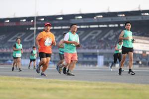 BIB: 51269
                            <button type="button" onclick="openModal(10573677)" class="btn btn-primary btn-sm float-right btn-popup" data-toggle="modal" data-target=".modal-high-quality">
                        <i class="fas fa-shopping-cart"></i> Add to Cart
                    </button>
                                            <button type="button" onclick="isThisMe(10573677, true)" class="btn btn-success btn-sm float-right btn-popup btn-isme hidden" data-toggle="tooltip" data-placement="bottom" title="นี่คือรูปของคุณใช่ไหม คลิกที่นี่เพื่อเอาเข้าอัลบั้ม">
                        <i class="fas fa-plus"></i> Add to album
                    </button>
                    <button type="button" onclick="isThisMe(10573677, false)" class="btn btn-warning btn-sm float-right btn-popup btn-isnotme hidden">
                        <i class="fas fa-ban"></i> Remove from album
                    </button>