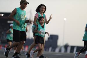 BIB: 5026, 054
                            <button type="button" onclick="openModal(10574129)" class="btn btn-primary btn-sm float-right btn-popup" data-toggle="modal" data-target=".modal-high-quality">
                        <i class="fas fa-shopping-cart"></i> Add to Cart
                    </button>
                                            <button type="button" onclick="isThisMe(10574129, true)" class="btn btn-success btn-sm float-right btn-popup btn-isme hidden" data-toggle="tooltip" data-placement="bottom" title="นี่คือรูปของคุณใช่ไหม คลิกที่นี่เพื่อเอาเข้าอัลบั้ม">
                        <i class="fas fa-plus"></i> Add to album
                    </button>
                    <button type="button" onclick="isThisMe(10574129, false)" class="btn btn-warning btn-sm float-right btn-popup btn-isnotme hidden">
                        <i class="fas fa-ban"></i> Remove from album
                    </button>