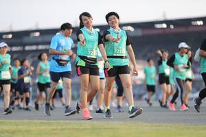 BIB: 7232, 72306
                            <button type="button" onclick="openModal(10574235)" class="btn btn-primary btn-sm float-right btn-popup" data-toggle="modal" data-target=".modal-high-quality">
                        <i class="fas fa-shopping-cart"></i> Add to Cart
                    </button>
                                            <button type="button" onclick="isThisMe(10574235, true)" class="btn btn-success btn-sm float-right btn-popup btn-isme hidden" data-toggle="tooltip" data-placement="bottom" title="นี่คือรูปของคุณใช่ไหม คลิกที่นี่เพื่อเอาเข้าอัลบั้ม">
                        <i class="fas fa-plus"></i> Add to album
                    </button>
                    <button type="button" onclick="isThisMe(10574235, false)" class="btn btn-warning btn-sm float-right btn-popup btn-isnotme hidden">
                        <i class="fas fa-ban"></i> Remove from album
                    </button>