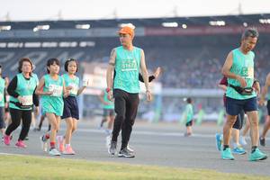 BIB: 51672
                            <button type="button" onclick="openModal(10575169)" class="btn btn-primary btn-sm float-right btn-popup" data-toggle="modal" data-target=".modal-high-quality">
                        <i class="fas fa-shopping-cart"></i> Add to Cart
                    </button>
                                            <button type="button" onclick="isThisMe(10575169, true)" class="btn btn-success btn-sm float-right btn-popup btn-isme hidden" data-toggle="tooltip" data-placement="bottom" title="นี่คือรูปของคุณใช่ไหม คลิกที่นี่เพื่อเอาเข้าอัลบั้ม">
                        <i class="fas fa-plus"></i> Add to album
                    </button>
                    <button type="button" onclick="isThisMe(10575169, false)" class="btn btn-warning btn-sm float-right btn-popup btn-isnotme hidden">
                        <i class="fas fa-ban"></i> Remove from album
                    </button>