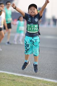 BIB: 1770
                            <button type="button" onclick="openModal(10575236)" class="btn btn-primary btn-sm float-right btn-popup" data-toggle="modal" data-target=".modal-high-quality">
                        <i class="fas fa-shopping-cart"></i> Add to Cart
                    </button>
                                            <button type="button" onclick="isThisMe(10575236, true)" class="btn btn-success btn-sm float-right btn-popup btn-isme hidden" data-toggle="tooltip" data-placement="bottom" title="นี่คือรูปของคุณใช่ไหม คลิกที่นี่เพื่อเอาเข้าอัลบั้ม">
                        <i class="fas fa-plus"></i> Add to album
                    </button>
                    <button type="button" onclick="isThisMe(10575236, false)" class="btn btn-warning btn-sm float-right btn-popup btn-isnotme hidden">
                        <i class="fas fa-ban"></i> Remove from album
                    </button>