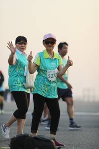 BIB: 5272
                            <button type="button" onclick="openModal(10575016)" class="btn btn-primary btn-sm float-right btn-popup" data-toggle="modal" data-target=".modal-high-quality">
                        <i class="fas fa-shopping-cart"></i> Add to Cart
                    </button>
                                            <button type="button" onclick="isThisMe(10575016, true)" class="btn btn-success btn-sm float-right btn-popup btn-isme hidden" data-toggle="tooltip" data-placement="bottom" title="นี่คือรูปของคุณใช่ไหม คลิกที่นี่เพื่อเอาเข้าอัลบั้ม">
                        <i class="fas fa-plus"></i> Add to album
                    </button>
                    <button type="button" onclick="isThisMe(10575016, false)" class="btn btn-warning btn-sm float-right btn-popup btn-isnotme hidden">
                        <i class="fas fa-ban"></i> Remove from album
                    </button>