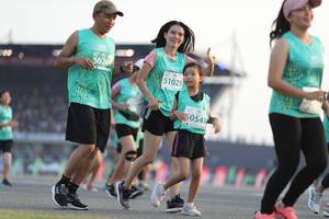 BIB: 5026, 51025, 0543
                            <button type="button" onclick="openModal(10574125)" class="btn btn-primary btn-sm float-right btn-popup" data-toggle="modal" data-target=".modal-high-quality">
                        <i class="fas fa-shopping-cart"></i> Add to Cart
                    </button>
                                            <button type="button" onclick="isThisMe(10574125, true)" class="btn btn-success btn-sm float-right btn-popup btn-isme hidden" data-toggle="tooltip" data-placement="bottom" title="นี่คือรูปของคุณใช่ไหม คลิกที่นี่เพื่อเอาเข้าอัลบั้ม">
                        <i class="fas fa-plus"></i> Add to album
                    </button>
                    <button type="button" onclick="isThisMe(10574125, false)" class="btn btn-warning btn-sm float-right btn-popup btn-isnotme hidden">
                        <i class="fas fa-ban"></i> Remove from album
                    </button>