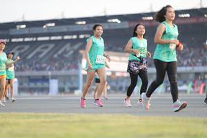 BIB: 275
                            <button type="button" onclick="openModal(10574165)" class="btn btn-primary btn-sm float-right btn-popup" data-toggle="modal" data-target=".modal-high-quality">
                        <i class="fas fa-shopping-cart"></i> Add to Cart
                    </button>
                                            <button type="button" onclick="isThisMe(10574165, true)" class="btn btn-success btn-sm float-right btn-popup btn-isme hidden" data-toggle="tooltip" data-placement="bottom" title="นี่คือรูปของคุณใช่ไหม คลิกที่นี่เพื่อเอาเข้าอัลบั้ม">
                        <i class="fas fa-plus"></i> Add to album
                    </button>
                    <button type="button" onclick="isThisMe(10574165, false)" class="btn btn-warning btn-sm float-right btn-popup btn-isnotme hidden">
                        <i class="fas fa-ban"></i> Remove from album
                    </button>