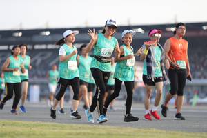 BIB: 5220, 5722
                            <button type="button" onclick="openModal(10573715)" class="btn btn-primary btn-sm float-right btn-popup" data-toggle="modal" data-target=".modal-high-quality">
                        <i class="fas fa-shopping-cart"></i> Add to Cart
                    </button>
                                            <button type="button" onclick="isThisMe(10573715, true)" class="btn btn-success btn-sm float-right btn-popup btn-isme hidden" data-toggle="tooltip" data-placement="bottom" title="นี่คือรูปของคุณใช่ไหม คลิกที่นี่เพื่อเอาเข้าอัลบั้ม">
                        <i class="fas fa-plus"></i> Add to album
                    </button>
                    <button type="button" onclick="isThisMe(10573715, false)" class="btn btn-warning btn-sm float-right btn-popup btn-isnotme hidden">
                        <i class="fas fa-ban"></i> Remove from album
                    </button>