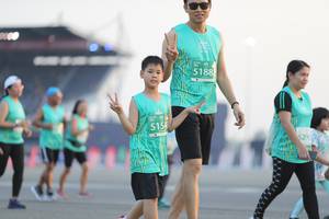 BIB: 5188, 5154, 529
                            <button type="button" onclick="openModal(10575208)" class="btn btn-primary btn-sm float-right btn-popup" data-toggle="modal" data-target=".modal-high-quality">
                        <i class="fas fa-shopping-cart"></i> Add to Cart
                    </button>
                                            <button type="button" onclick="isThisMe(10575208, true)" class="btn btn-success btn-sm float-right btn-popup btn-isme hidden" data-toggle="tooltip" data-placement="bottom" title="นี่คือรูปของคุณใช่ไหม คลิกที่นี่เพื่อเอาเข้าอัลบั้ม">
                        <i class="fas fa-plus"></i> Add to album
                    </button>
                    <button type="button" onclick="isThisMe(10575208, false)" class="btn btn-warning btn-sm float-right btn-popup btn-isnotme hidden">
                        <i class="fas fa-ban"></i> Remove from album
                    </button>