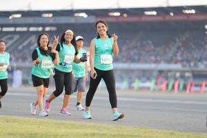 BIB: 52582, 52771, 52806, 200
                            <button type="button" onclick="openModal(10575150)" class="btn btn-primary btn-sm float-right btn-popup" data-toggle="modal" data-target=".modal-high-quality">
                        <i class="fas fa-shopping-cart"></i> Add to Cart
                    </button>
                                            <button type="button" onclick="isThisMe(10575150, true)" class="btn btn-success btn-sm float-right btn-popup btn-isme hidden" data-toggle="tooltip" data-placement="bottom" title="นี่คือรูปของคุณใช่ไหม คลิกที่นี่เพื่อเอาเข้าอัลบั้ม">
                        <i class="fas fa-plus"></i> Add to album
                    </button>
                    <button type="button" onclick="isThisMe(10575150, false)" class="btn btn-warning btn-sm float-right btn-popup btn-isnotme hidden">
                        <i class="fas fa-ban"></i> Remove from album
                    </button>